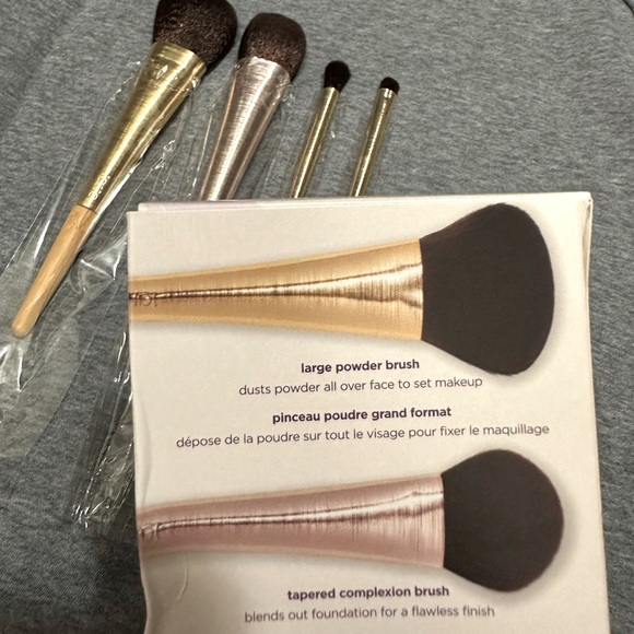 NWOB Set of 4 Tarte Makeup Brushes - Picture 5 of 5